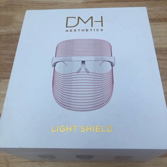 DMH Aesthetics Light Shield LED Mask - Picture 2 of 8
